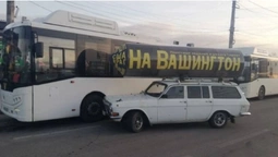 Не долетіла до Вашингтона: у Криму російська ракета «Сармат» «влучила» в автобус (фото)