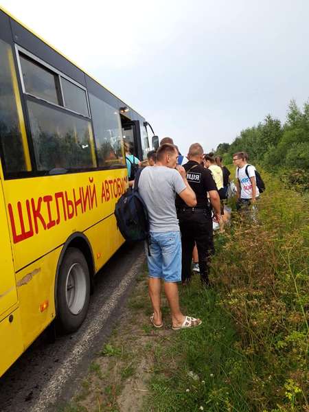 На Волині злетів у кювет автобус із білоруськими туристами (фото)