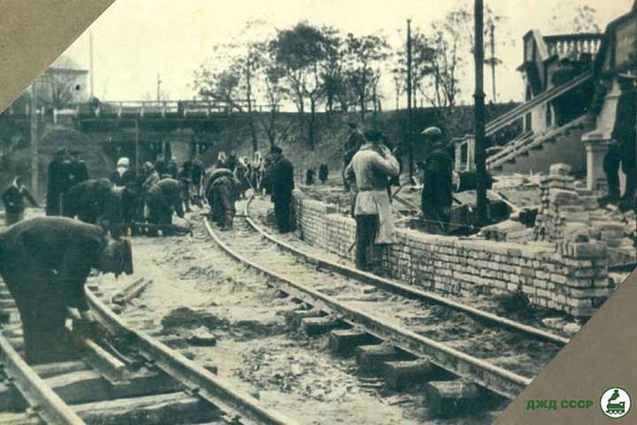 Будується перон головної станції дитячої залізниці, 1950-ті