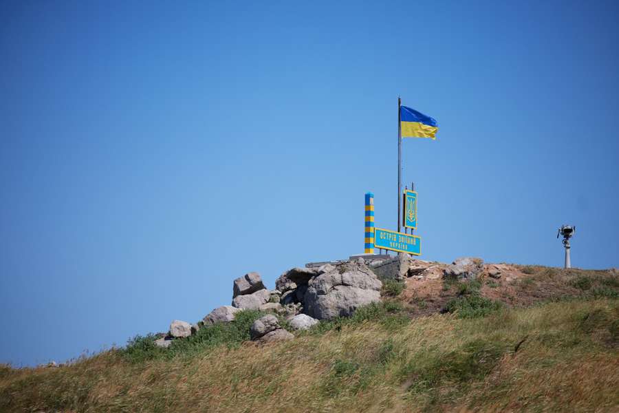 Президент України перевірив готовність військових до оборони острова Зміїний (фото)