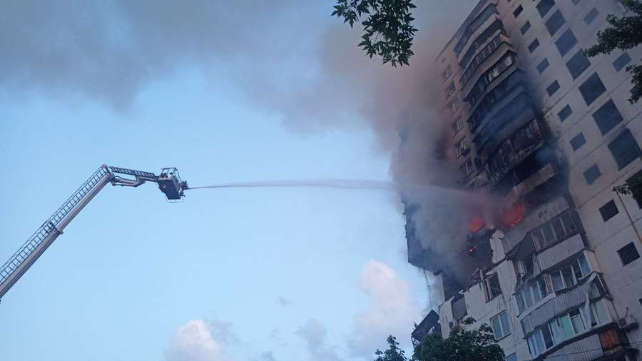 У багатоповерхівці в Києві стався вибух – є жертви (фото)