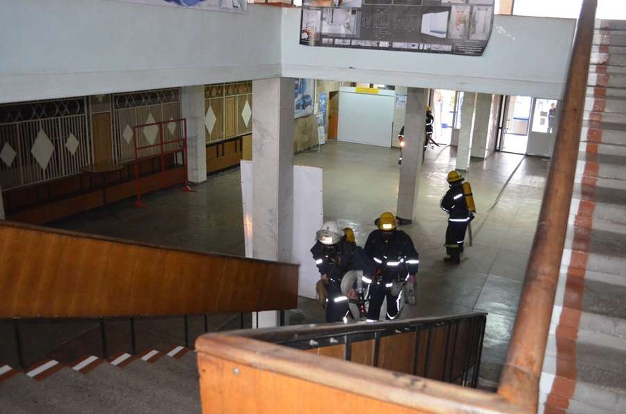 Пожежники евакуювали студентів луцького «політеху» (фото)