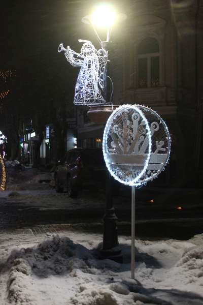 У Луцьку на вулиці оселилися янголи (фото)