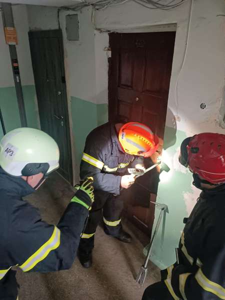 У Луцьку рятувальники прийшли на допомогу літній жінці (фото)