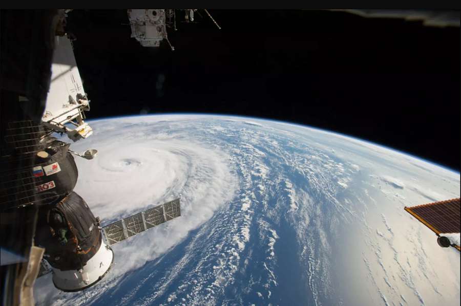Потужний тайфун Нору, відзнятий з Міжнародної космічної станції