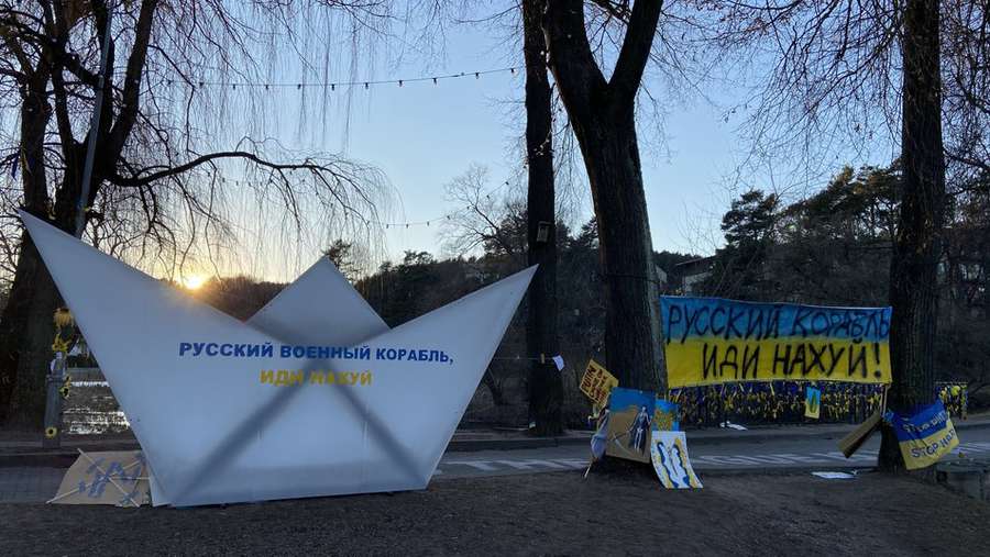 У Вільнюсі на вулиці, де розташоване посольство РФ, з’явились таблички «Героїв України» (фото)