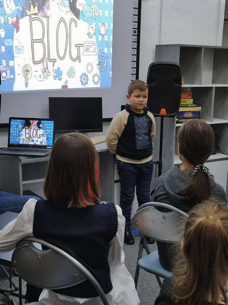У Луцькій дитячій бібліотеці відкрили студію для юних блогерів (фото)