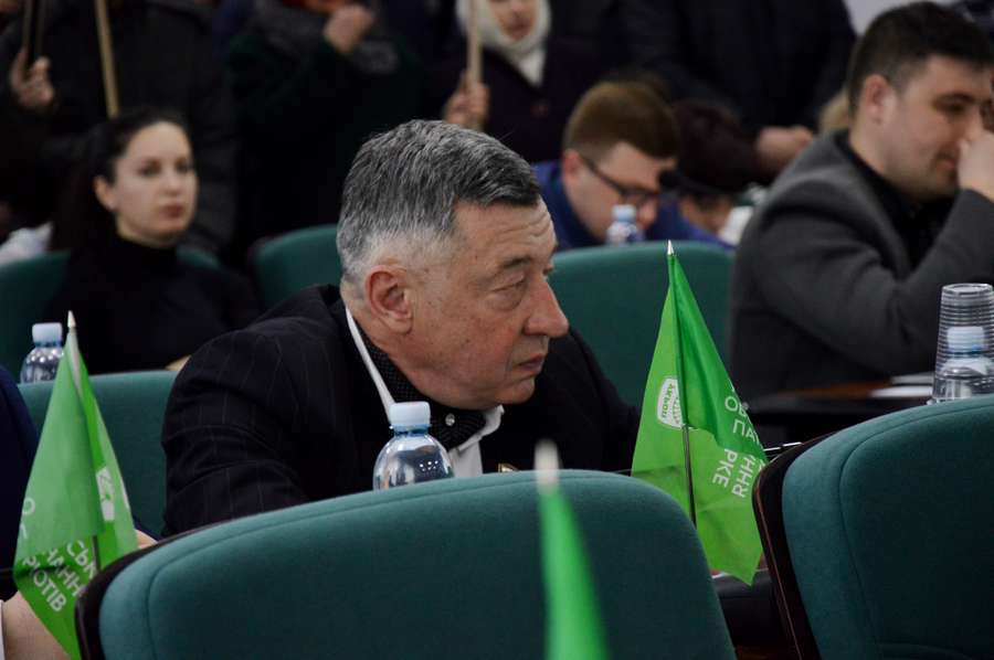 Депутат Микола Дендіберін цікавився, а що ж буде тим, хто кидався пляшками на минулій сесії