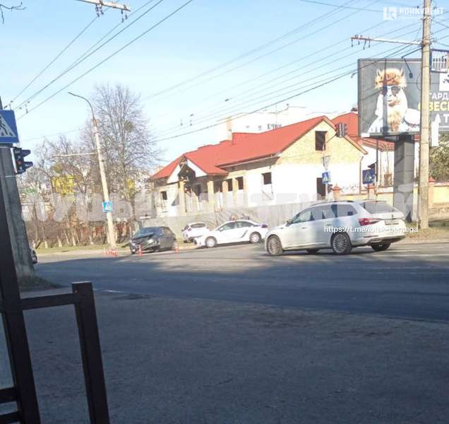 У Луцьку – аварія на перехресті: працює поліція (фото, оновлено)