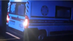 Вночі біля Луцька автомобіль «швидкої» загруз на польовій дорозі (відео)