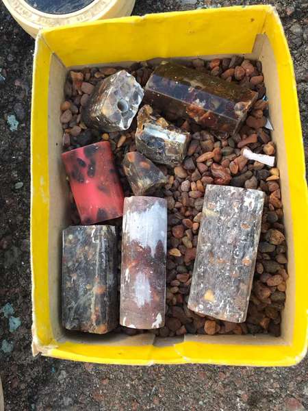 100 літрів горілки, наркотики та ключі від камер: у Кропивницькому СІЗО знайшли сховок (фото)