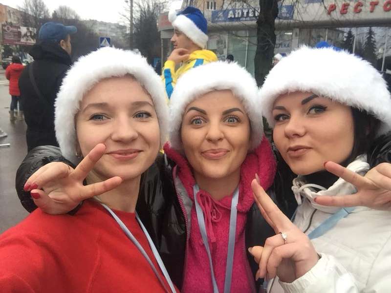 Сотні «Миколайчиків» та Сант: як в Україні та світі бігали за духом Різдва (фото)