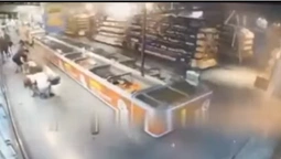 «База НАТО» у супермаркеті: з'явилось відео моменту удару по АТБ в Умані