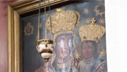 На Волині під час молитви за воїнів замироточили дві ікони Богородиці (фото)