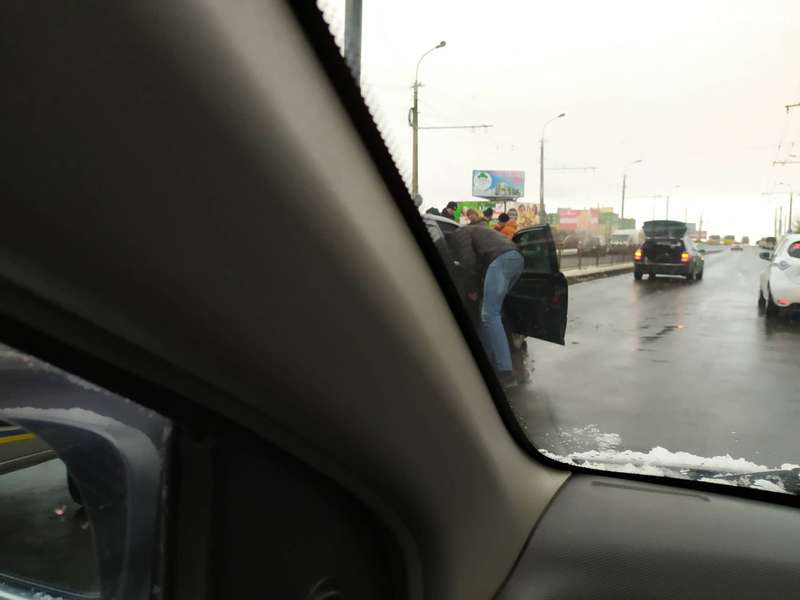 У Луцьку біля «Там Таму» сталася аварія: рух ускладнений (фото)