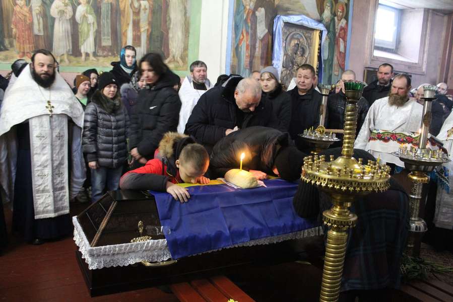 Востаннє додому: у Світязі похоронили волинського бійця Миколу Голінчука