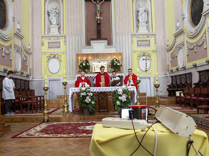 Як луцькі католики відзначили в костелі Петра та Павла особливий день громади (ФОТО)