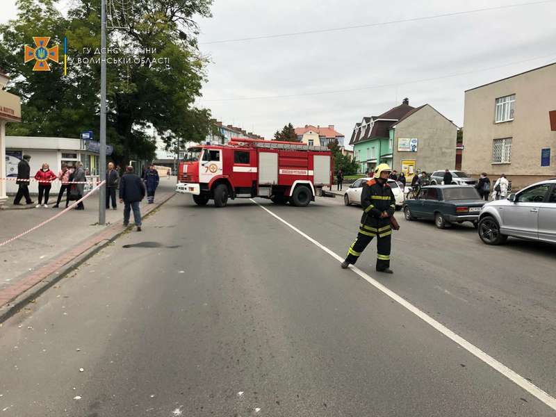 Евакуювали 6 людей: повідомили деталі обвалу будинку в центрі Володимира (фото)