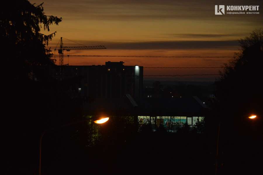Чарівний захід сонця у Луцьку (фото)