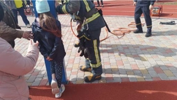 У Нововолинську рятували дитину на спортмайданчику