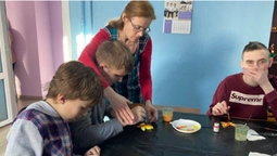Для дітей з аутизмом та їхніх батьків: у Луцьку проводять арттерапевтичні заняття (фото, відео)