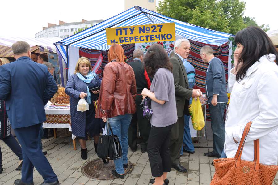 Торгівля по-волинськи: у центрі Луцька – святковий ярмарок (фото)