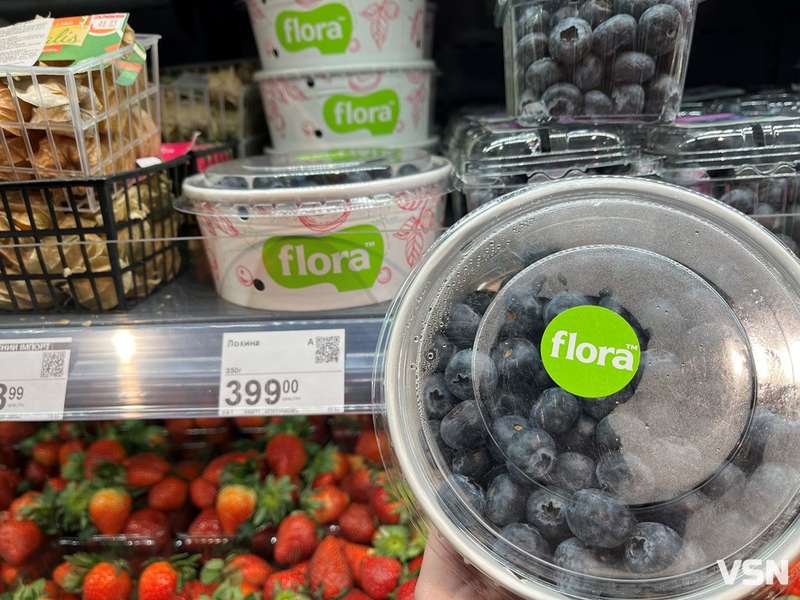 Полуниця, лохина та черешня: які ціни на несезонні ягоди в Луцьку (фото)