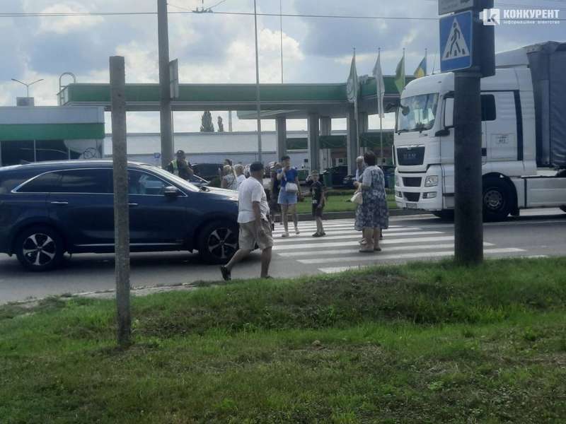 У Луцьку люди перекрили рух транспорту на Львівській (фото, відео)