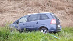 Не впорався з керуванням: у Ковелі водій Opel з'їхав у кювет (фото)