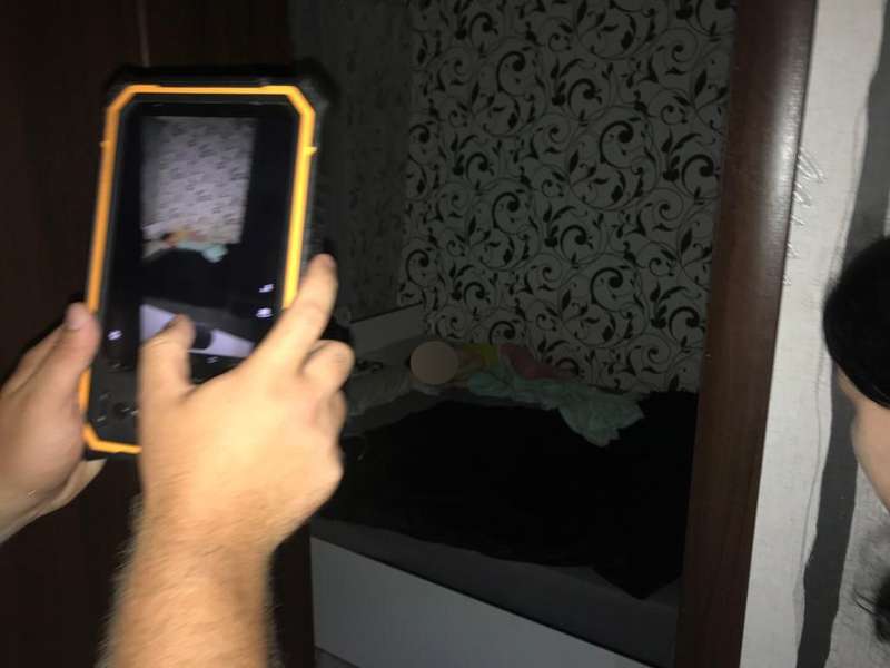 Уночі в Луцьку з зачиненої квартири рятували малюка (фото)