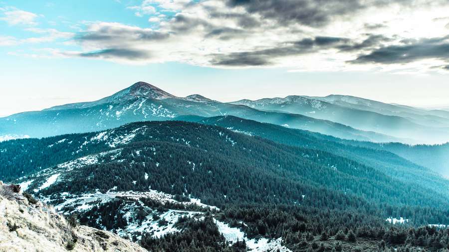 Луцький фотограф показав казкові світлини зимових Карпат (фото)