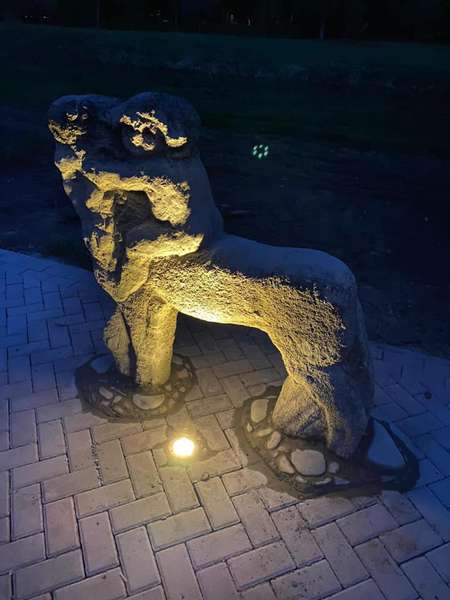 Цікаво й містично: в Луцьку підсвітили алею скульптур Миколи Голованя (фото)