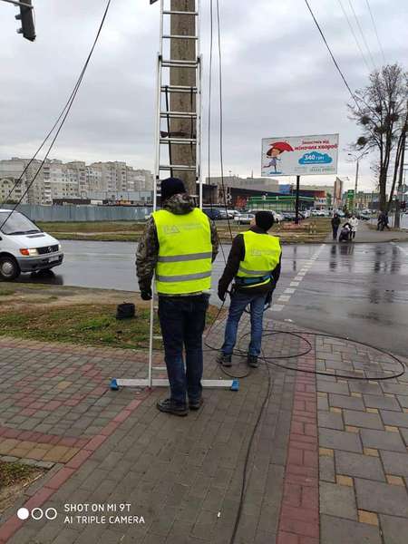 На вулицях Луцька почали встановлювати камери відеоспостереження (фото)