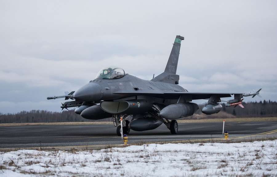 Кулеба заявив про розгляд європейськими країнами можливості передачі Україні винищувачів F-16