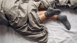 Чому вночі потрібно спати в шкарпетках