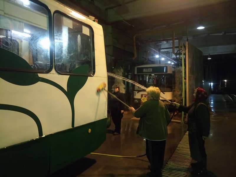 Як луцькі тролейбуси готують до поїздок (фото)