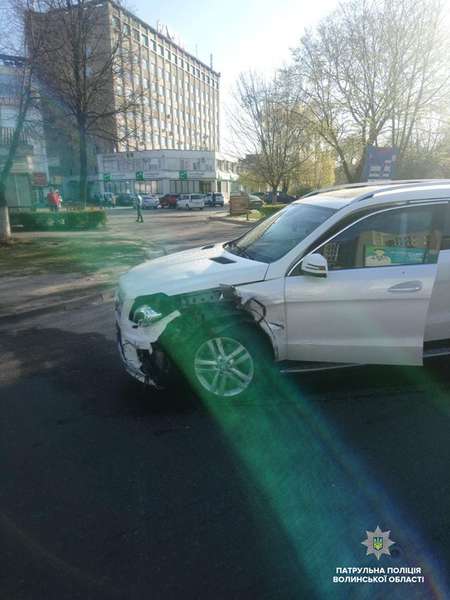У Луцьку зіткнулися три автівки: є постраждалі (фото)