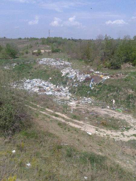 Неподалік від Луцька виявили стихійне сміттєзвалище (фото) 