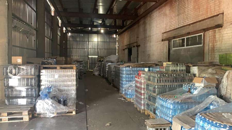 Волинські прокурори разом із СБУ виявили в трьох областях склади з підроблени алкоголем (фото)