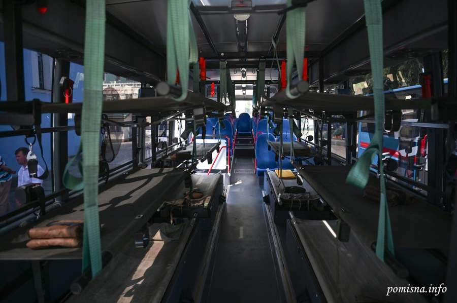 Епіфаній освятив автобуси для евакуації поранених, які придбали волиняни (фото)