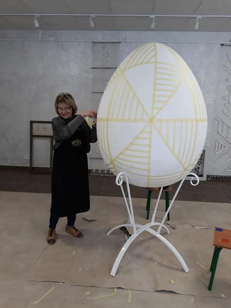 На пішохідній вулиці Луцька встановлять гігантські яйця (фото) 