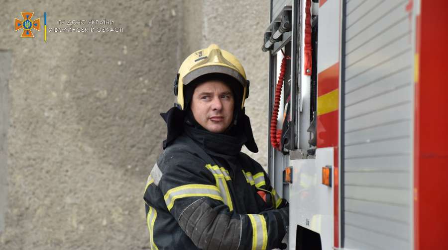 У Луцьку загасили пожежу в дев'ятиповерхівці: як це було (фото, відео)