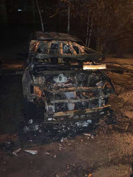 Співголові об'єднання «Батьки SOS» спалили автомобіль (фото)