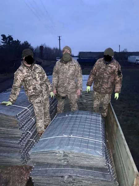 «Мавіки», старлінки та тепловізор: волиняни передали допомогу військовим на північний кордон (фото)