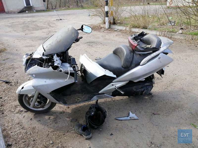 У Нововолинську водій скутера злетів у кювет (фото, відео)