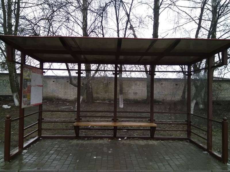 У Луцьку вимили зупинки громадського транспорту (фото)