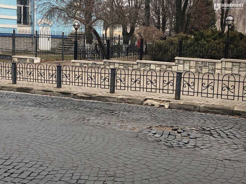 У Луцьку зняли бруківку на дорозі на Богдана Хмельницького (фото)