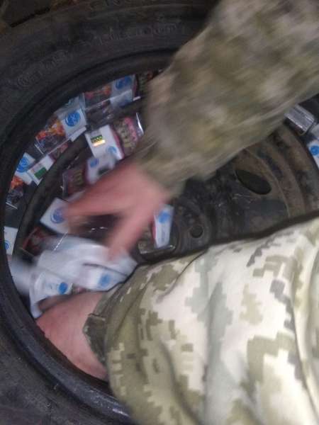 На Волині затримали білоруса з контрабандою в колесах (фото)