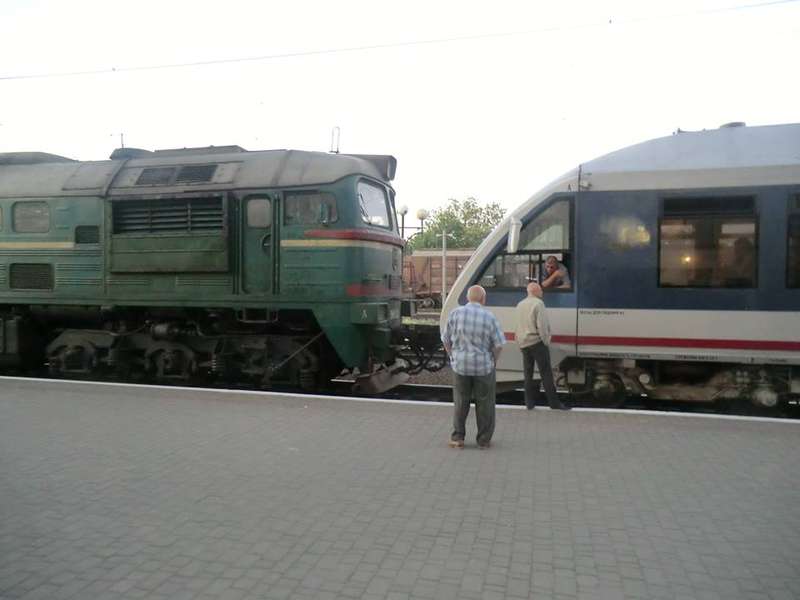 Рейковий автобус зі Львова до Луцька тягнув локомотив (фото) 