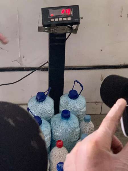 В «Ягодині» в паливному баку автівки знайшли пляшки з 20 кілограмами пігулок